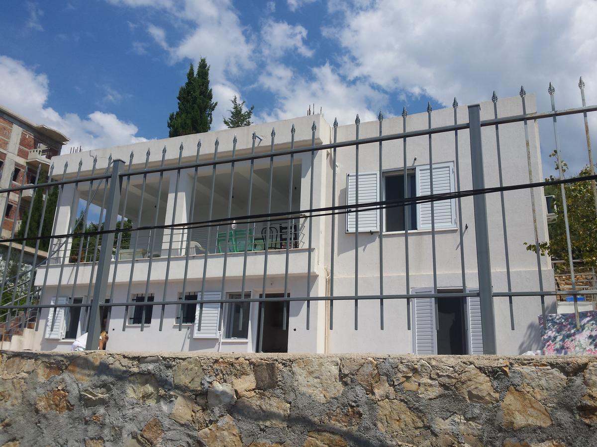 Afroditi'S View Himare Exterior foto